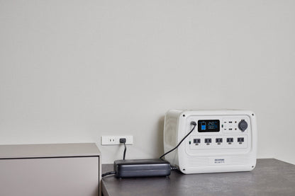 【商品情報】ポータブル電源 PS720AA-W 700W  (ホワイト)