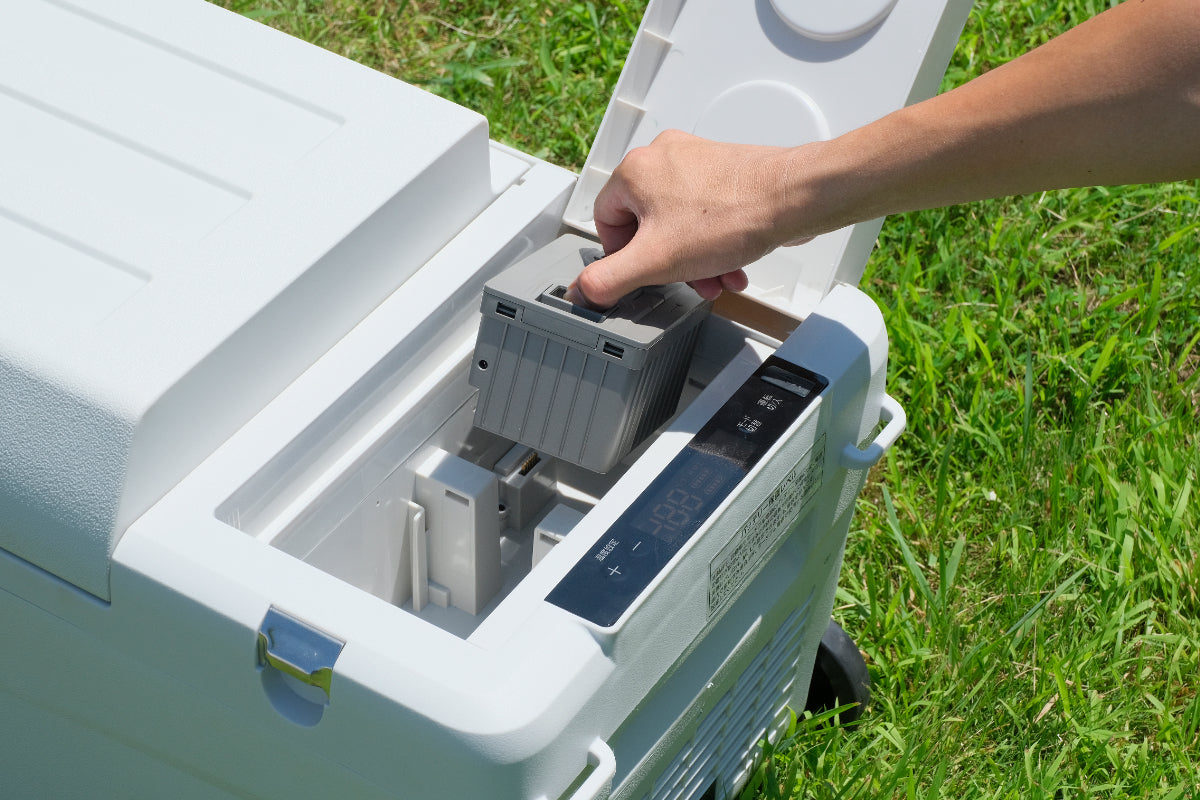 【商品情報】充電式ポータブル冷温庫26L IPDW-B3A-W  (ホワイト)